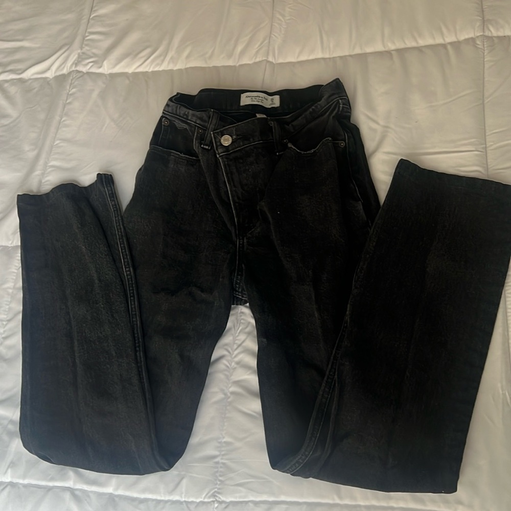 Abercrombie - 90s straight ultra high rise, criss cross